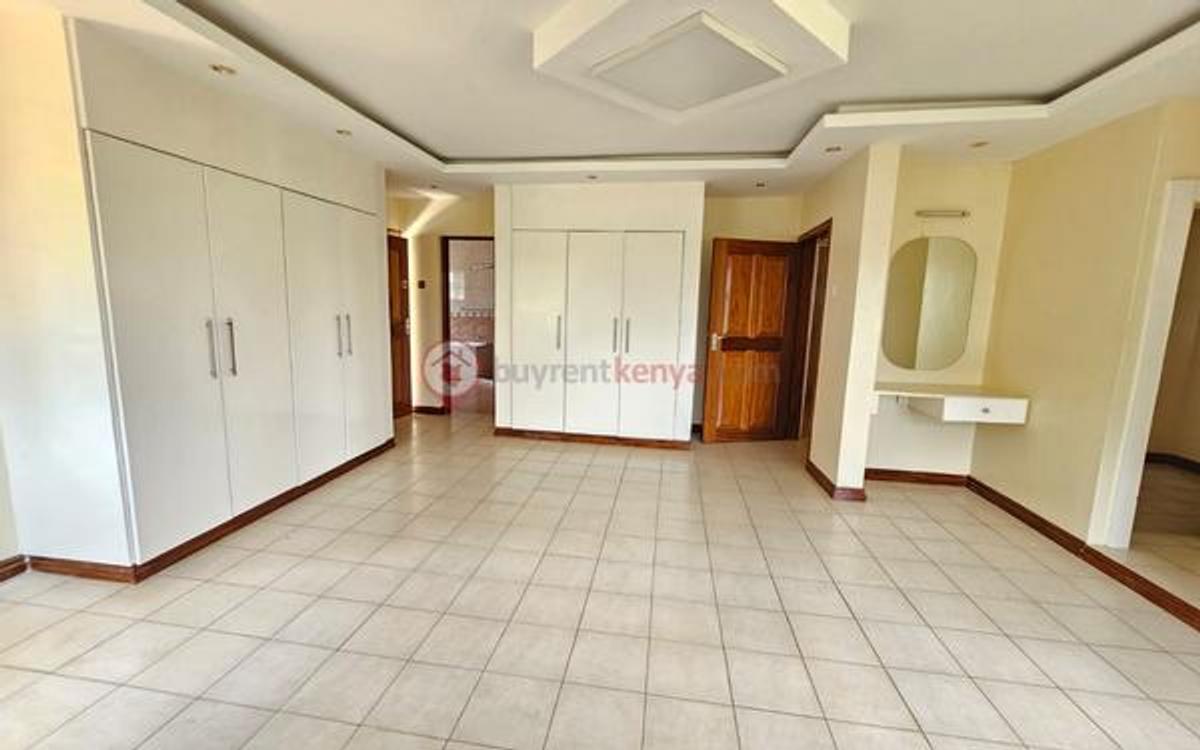 5 Bed Townhouse with En Suite at Westlands - 13