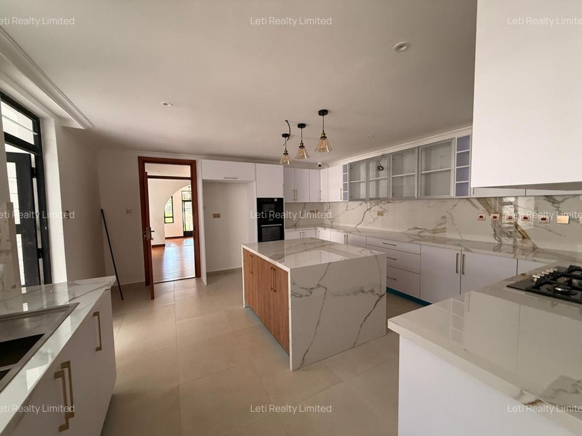 6 Bed House with En Suite in Runda - 13