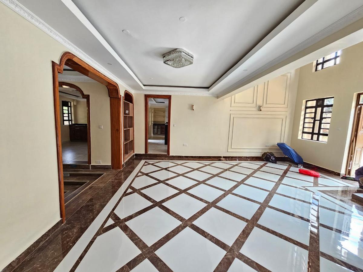 6 Bed House with En Suite in Kitisuru - 12