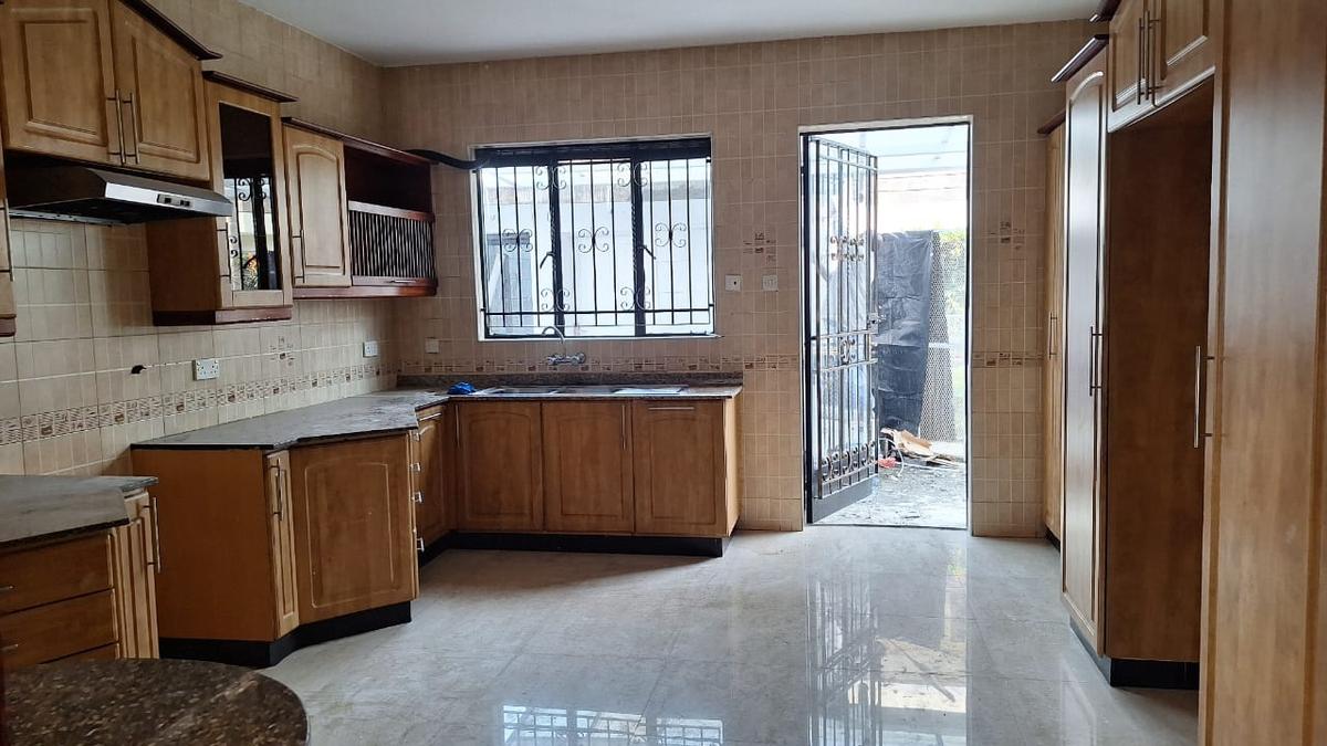 4 Bed Townhouse with En Suite in Westlands Area - 7
