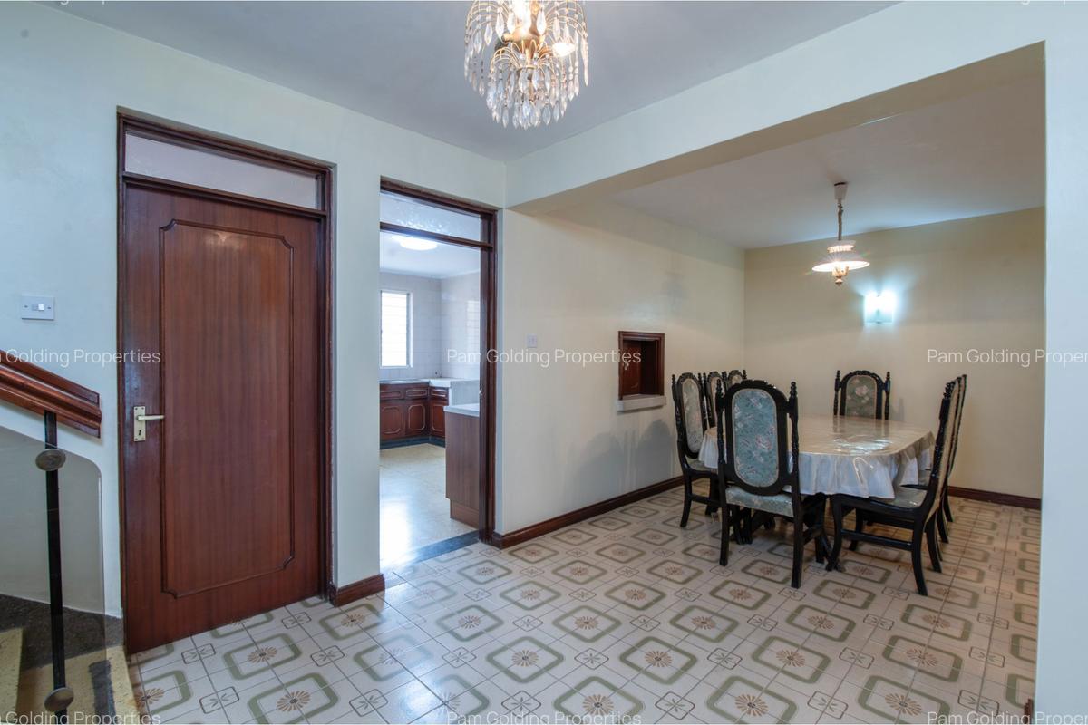 4 Bed Villa with En Suite at School Lane - 4
