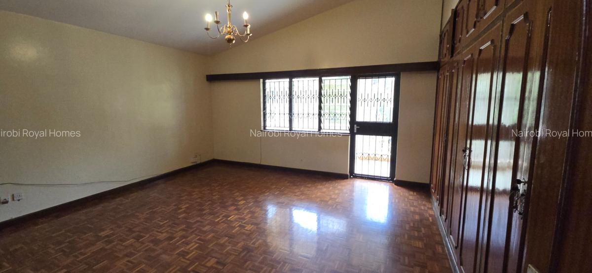 4 Bed House with En Suite at Lobelia Drive - 13