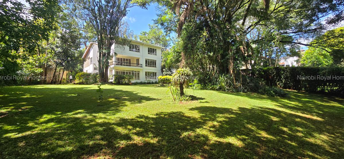 5 Bed House with En Suite at Un Crescent - 6