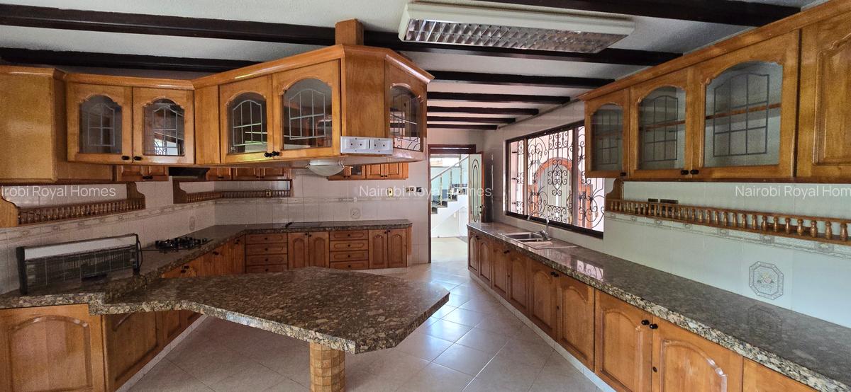 5 Bed House with En Suite at Off Un Avenue - 11