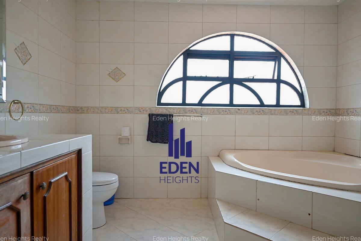 5 Bed Townhouse with En Suite in Lavington - 14