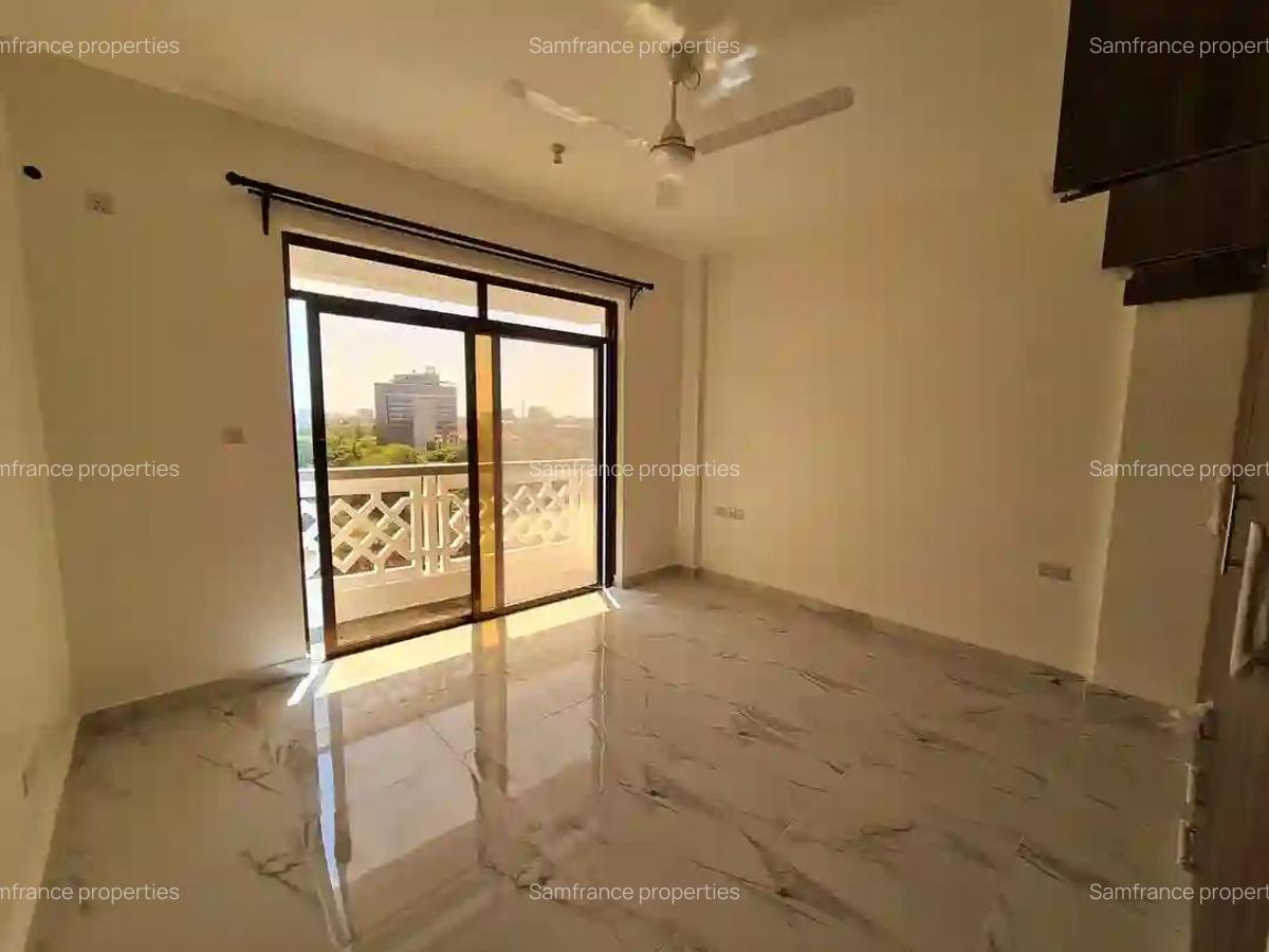 3 Bed Apartment with En Suite at Links Road - 3