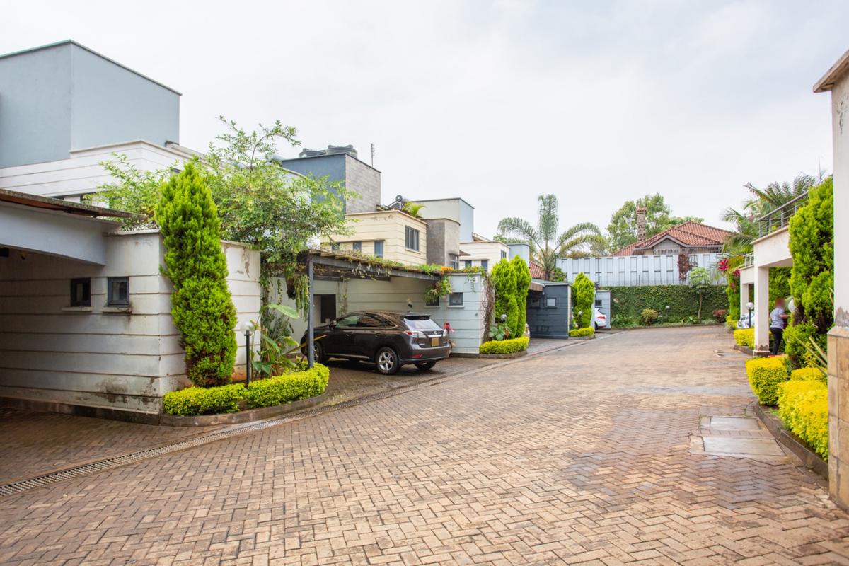 5 Bed Townhouse with En Suite in Westlands Area - 19