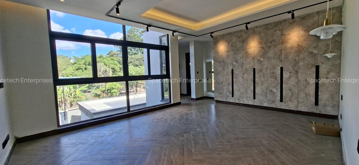 5 Bed House with En Suite in Nyari - 15
