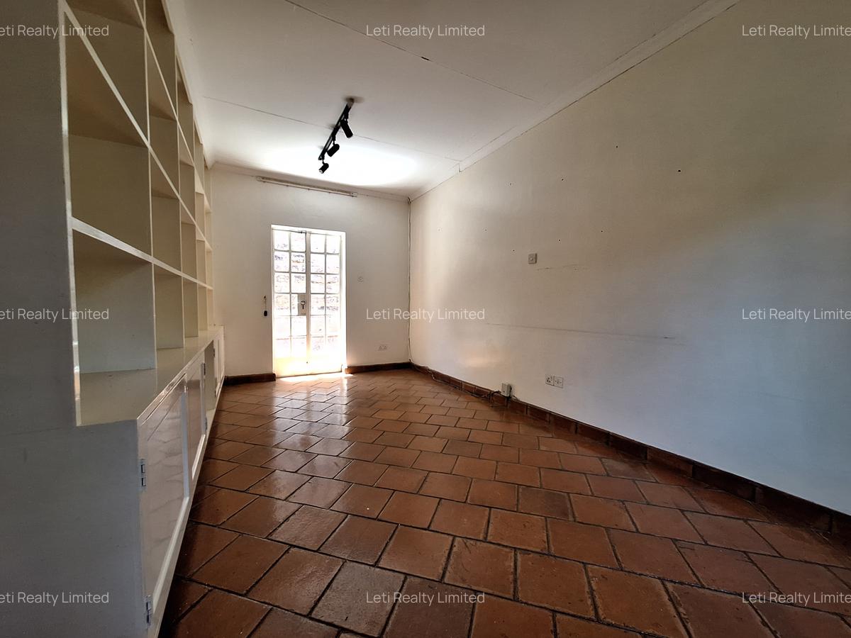 4 Bed House with En Suite in Lavington - 7