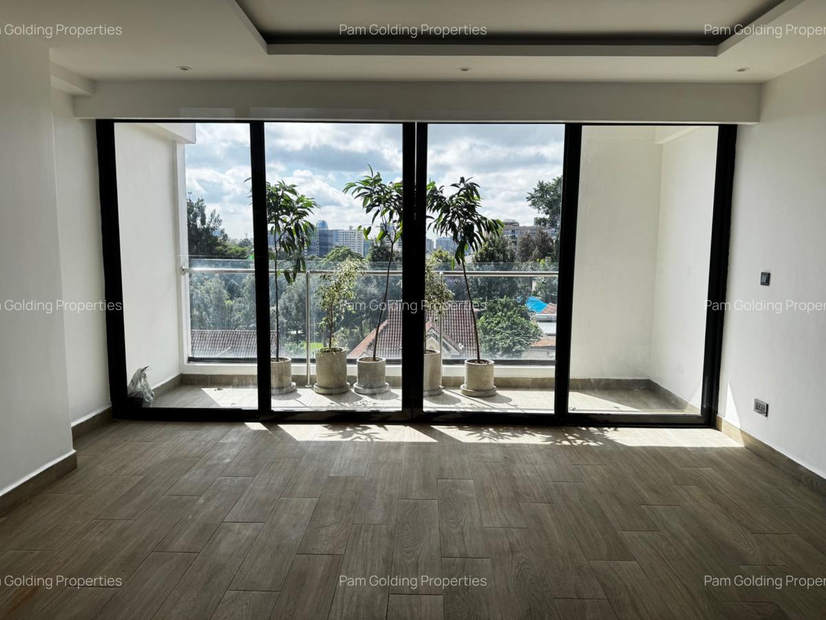 3 Bed Apartment with En Suite in Riverside - 3