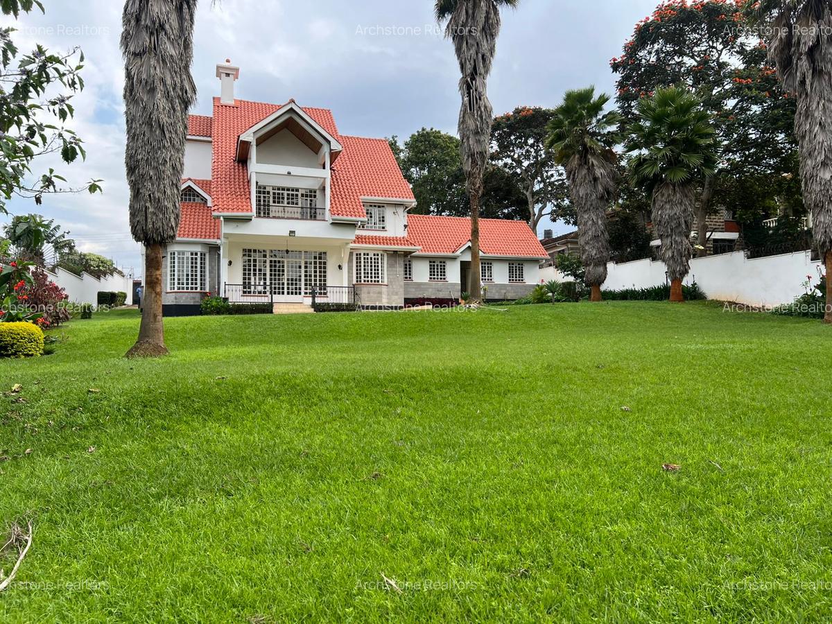 6 Bed House with En Suite in Runda - 1
