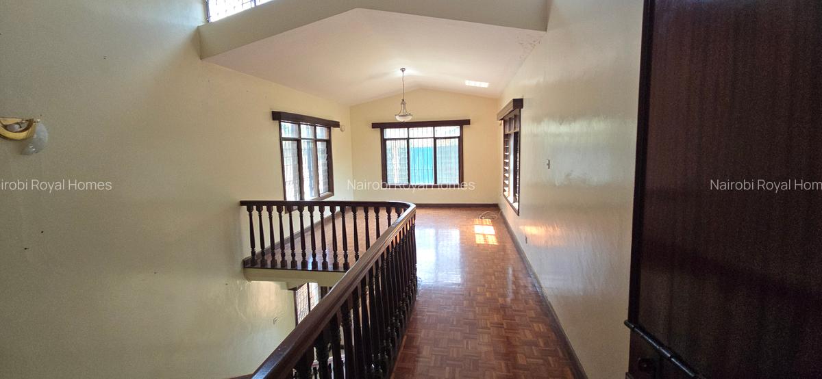 4 Bed House with En Suite at Lobelia Drive - 14