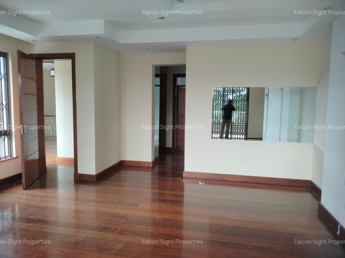 5 Bed Townhouse with Staff Quarters at Easy Access To Express - 18