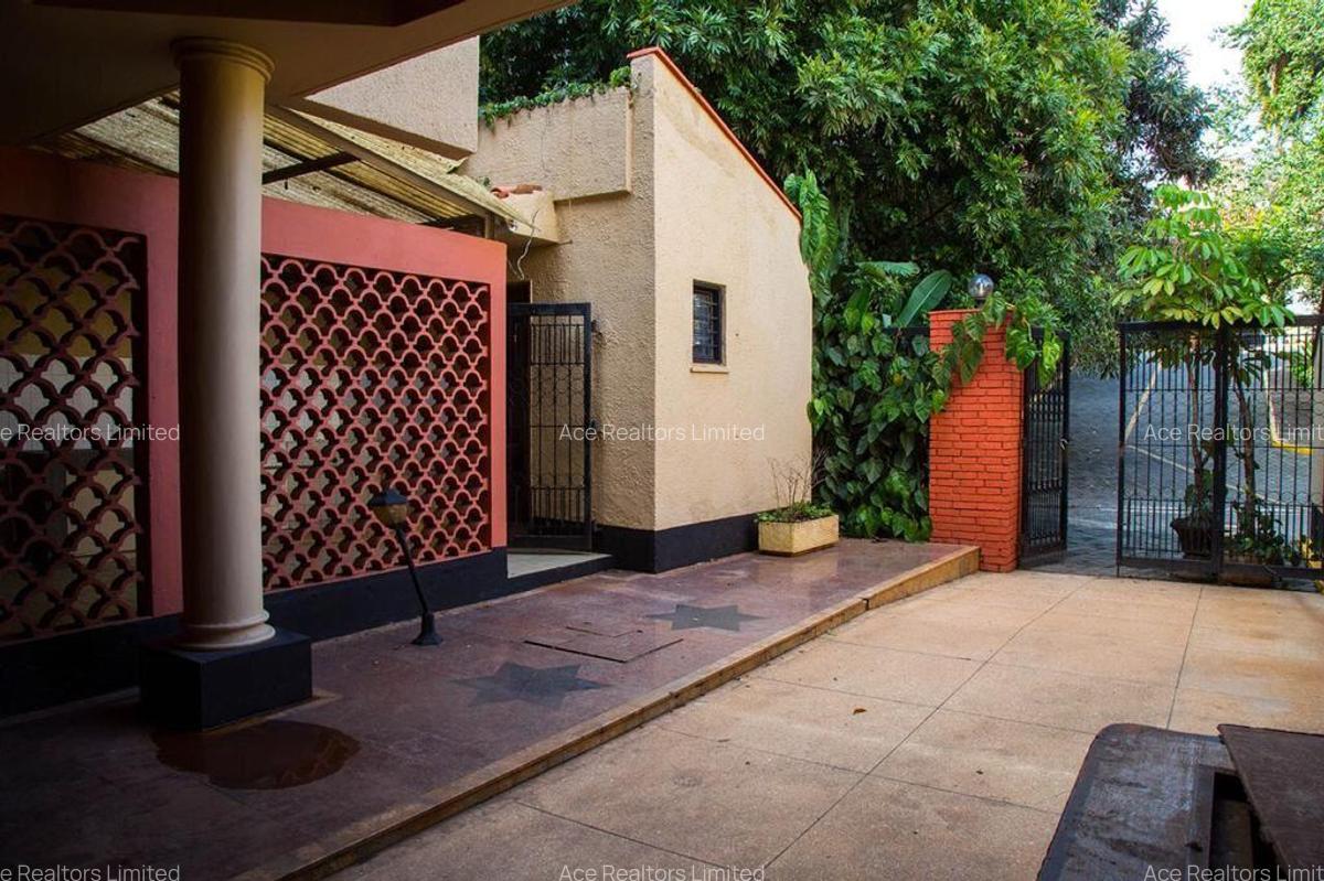 5 Bed Townhouse with En Suite at Rhapta Road - 16