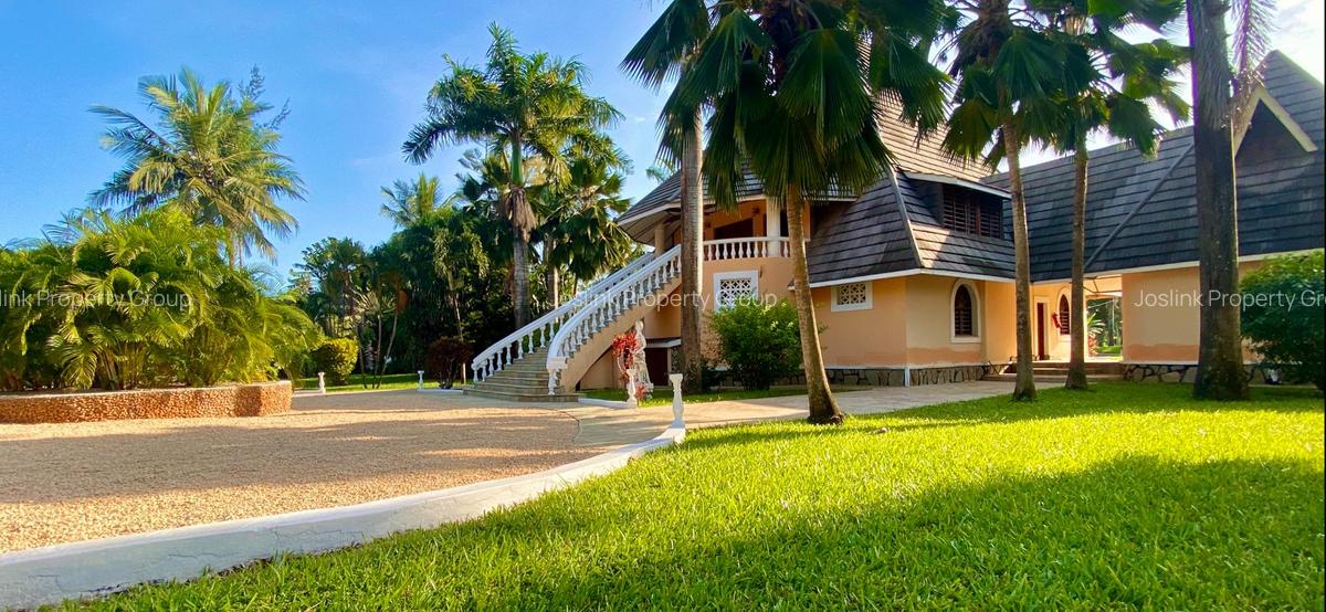 10 Bed Villa with En Suite in Nyali Area - 16