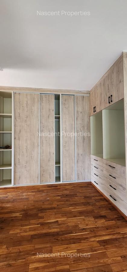 5 Bed Villa with En Suite in Runda - 6