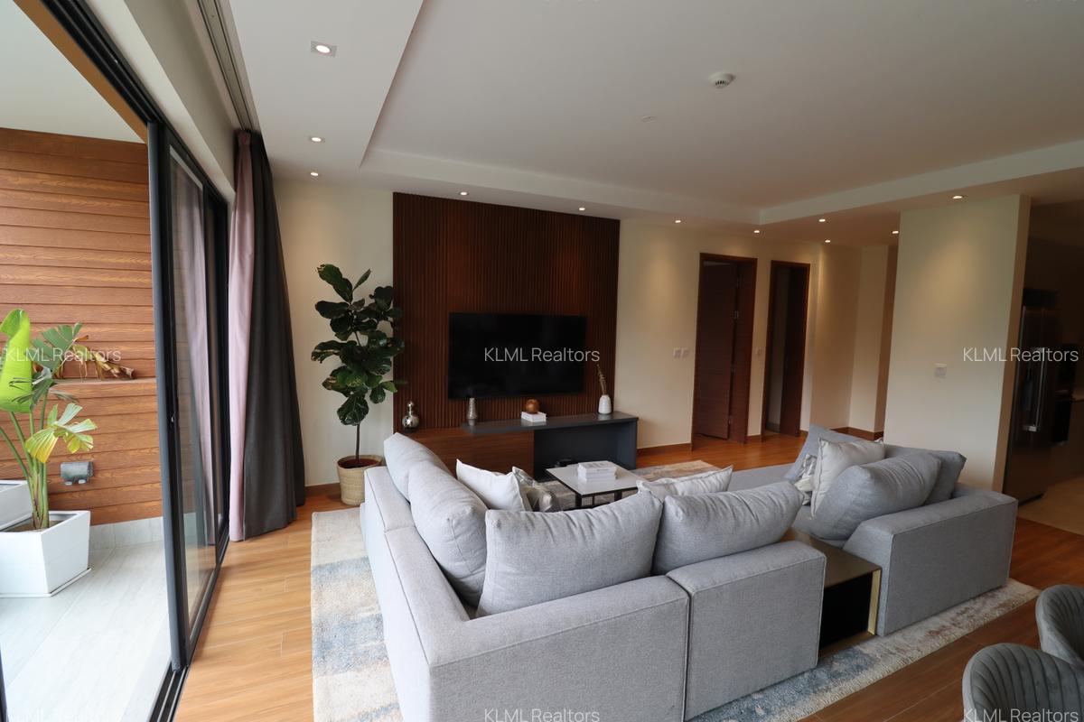 3 Bed Apartment with En Suite in Riverside - 2