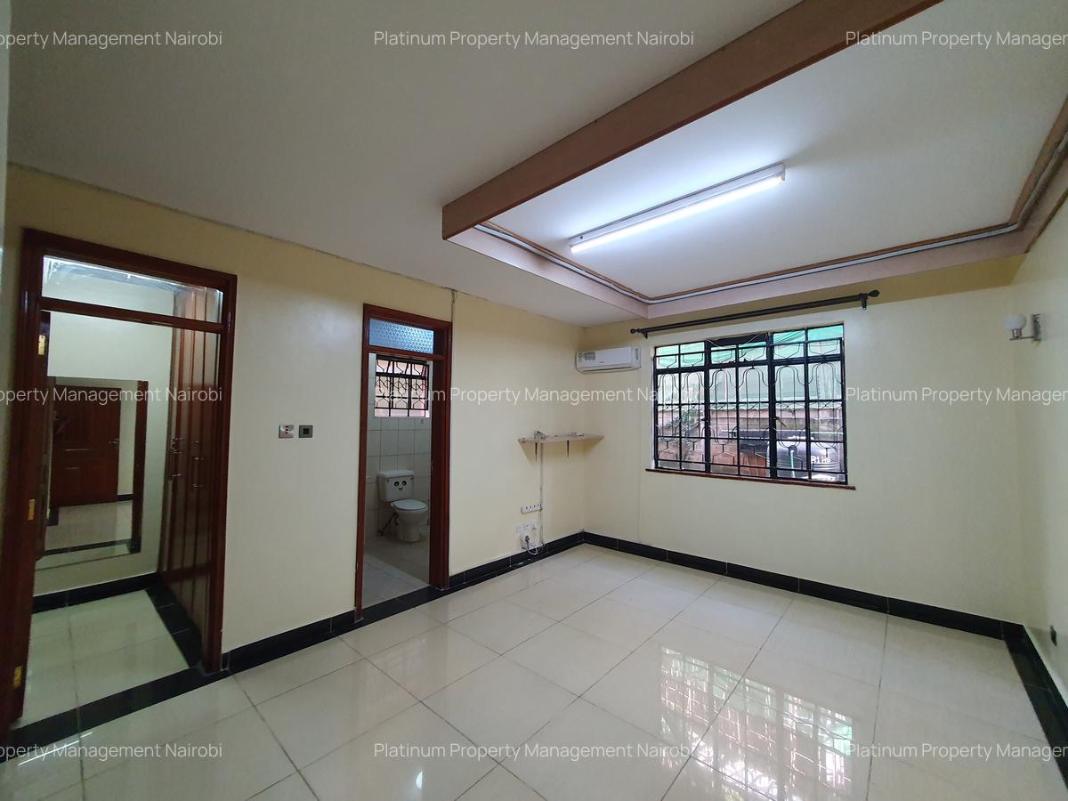 4 Bed Apartment with En Suite at Mpaka Rd - 16