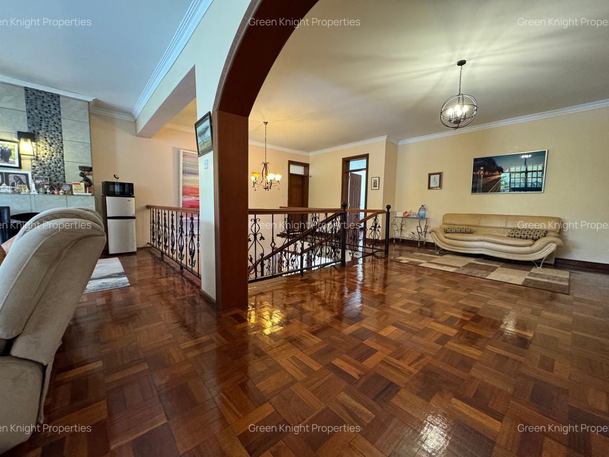 6 Bed House with En Suite in Runda - 15