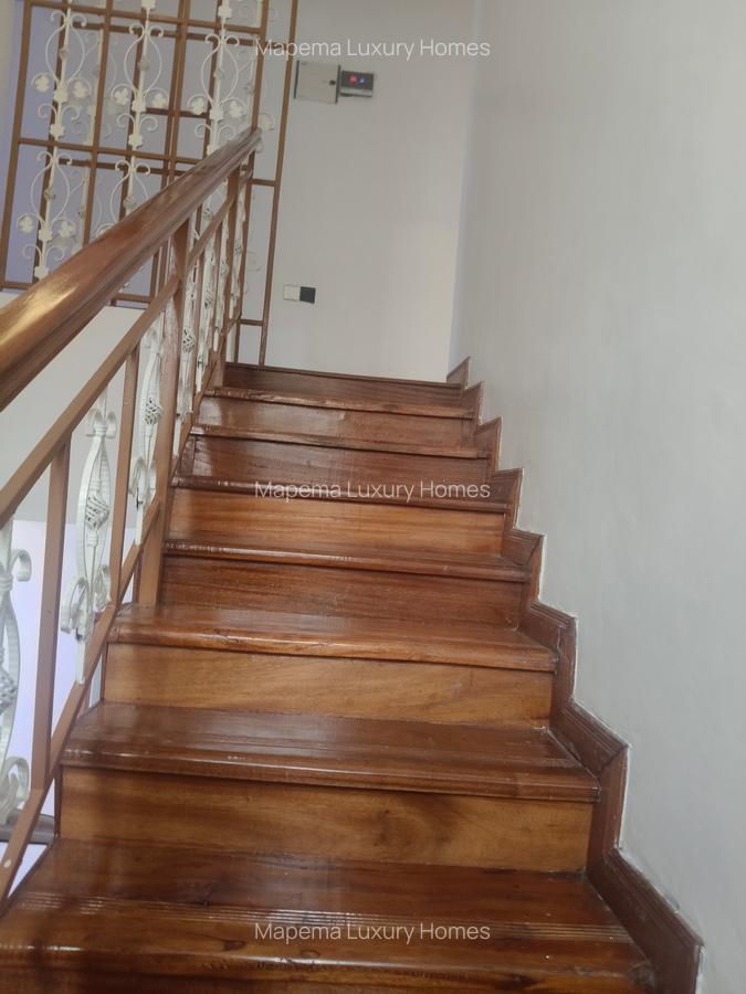 4 Bed House with En Suite at Mamba Road - 12