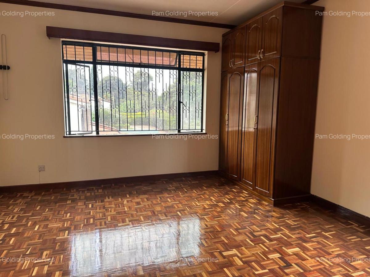 5 Bed Townhouse with En Suite in Westlands Area - 10