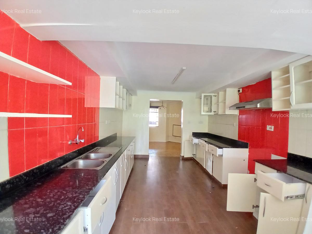 5 Bed Townhouse with En Suite at Lavington - 14