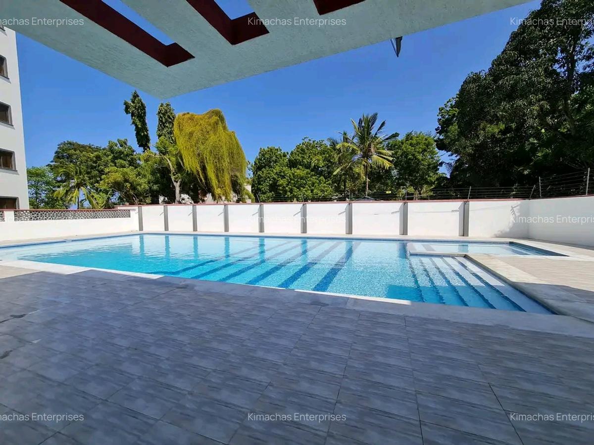 3 Bed Apartment with En Suite at Moyne Drive Nyali - 4