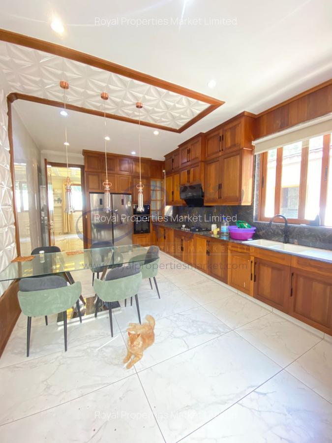 6 Bed House with En Suite in Lavington - 5