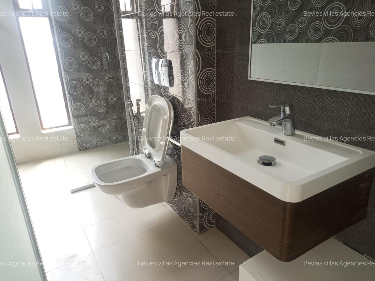 3 Bed Apartment with En Suite at Parklands - 2