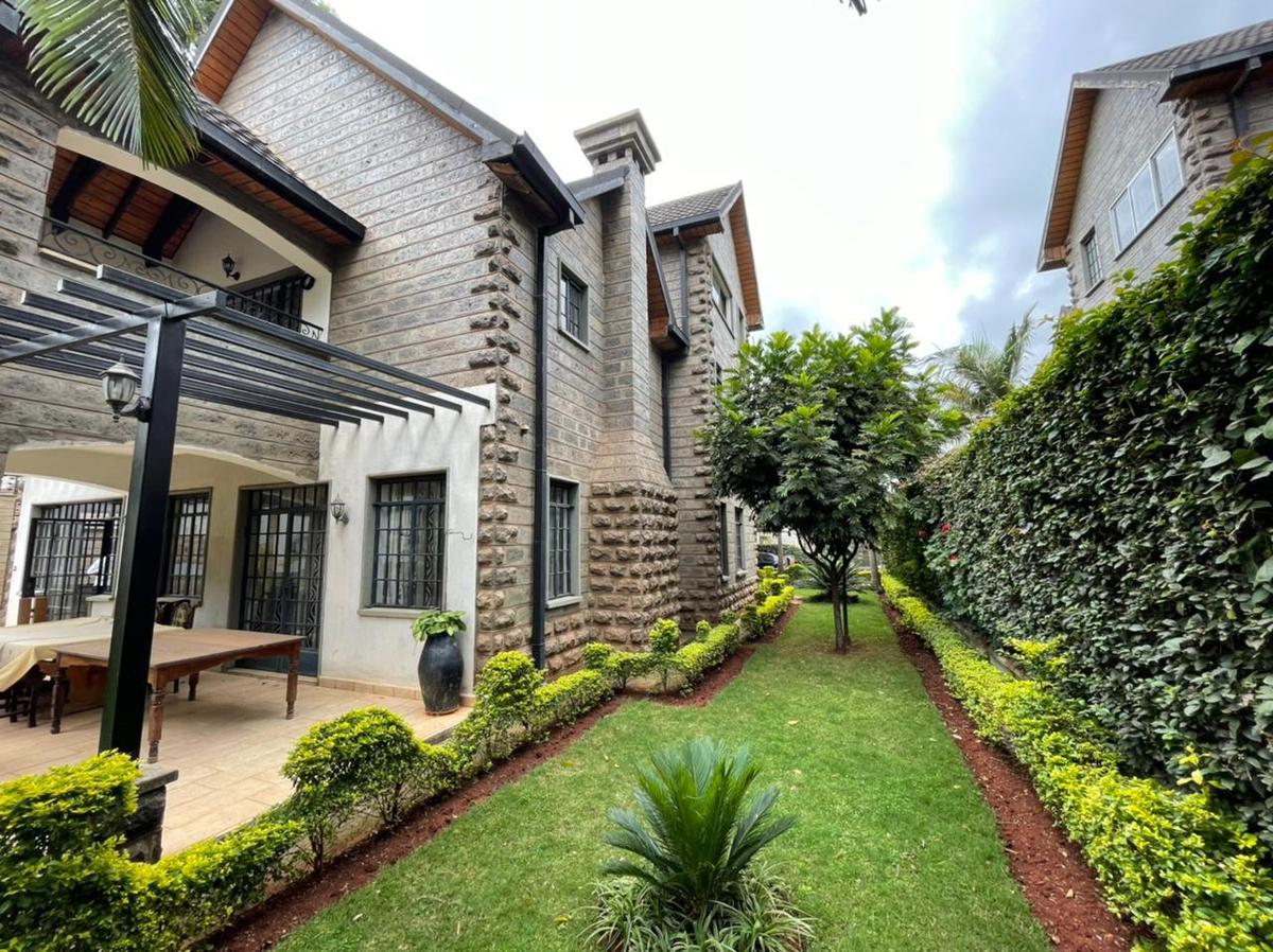 5 Bed Townhouse with En Suite in Lavington - 4