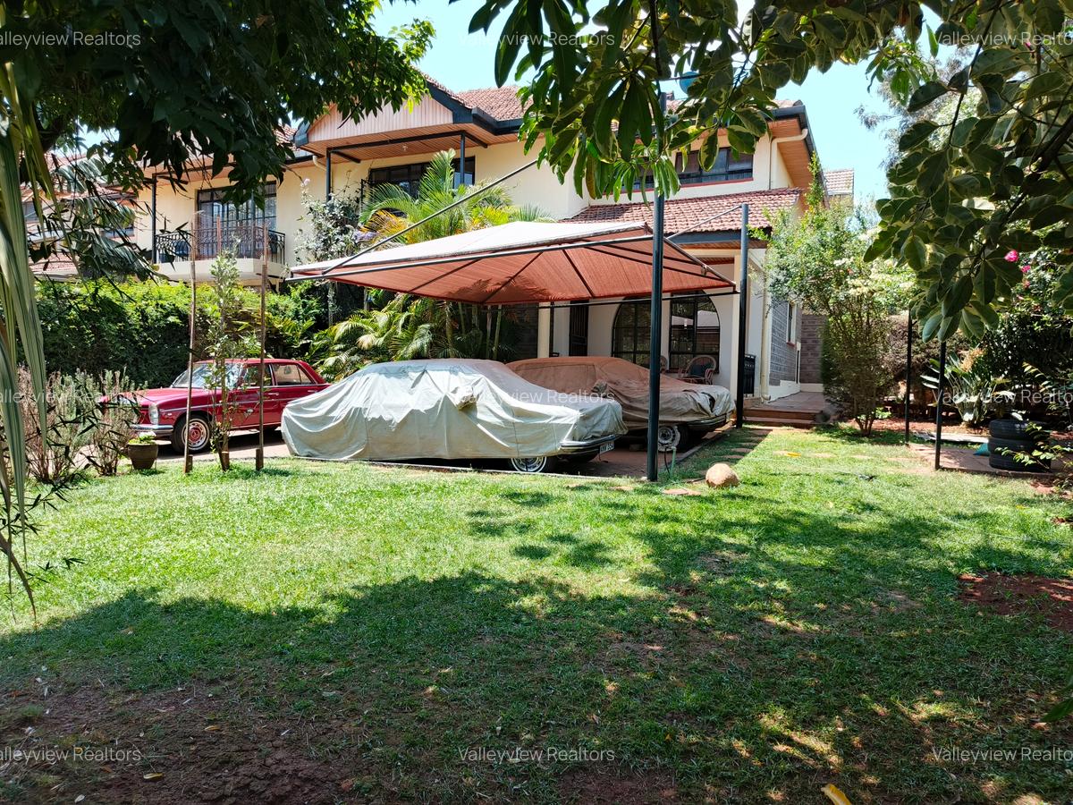 4 Bed Townhouse with En Suite at Lavington - 1