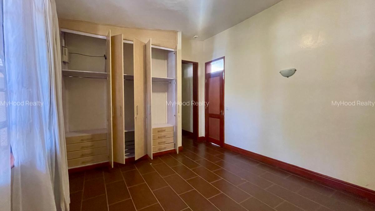 4 Bed House with En Suite in Runda - 12