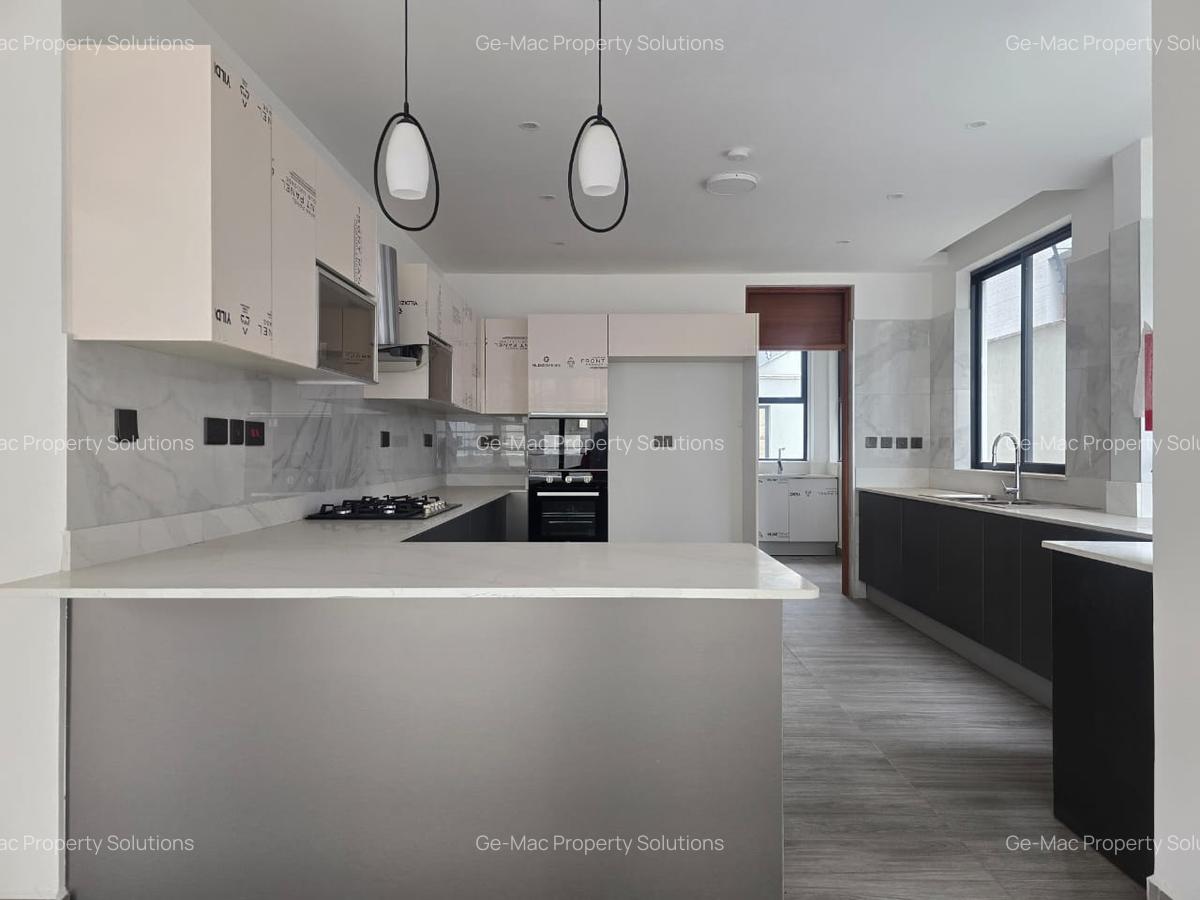 5 Bed Townhouse with En Suite in Lavington - 5