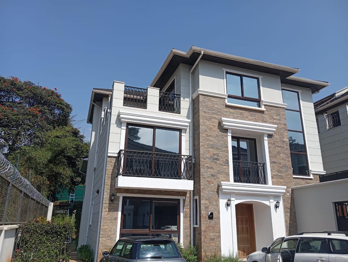 5 Bed Townhouse with En Suite at Spring Valley Estate - 2