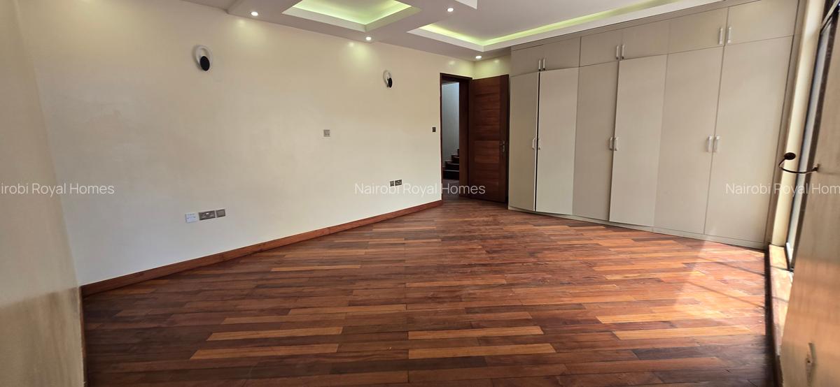 5 Bed Townhouse with En Suite at Lavington Green - 18