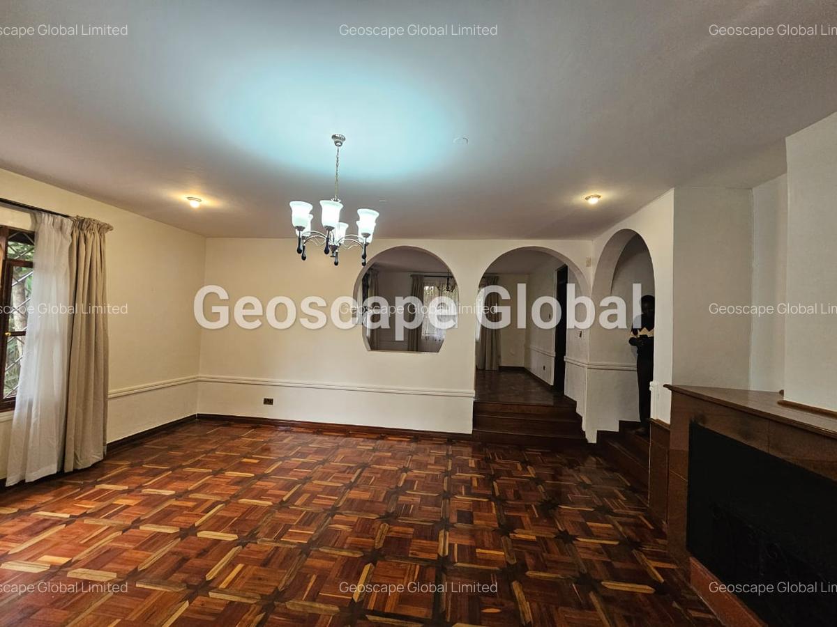 5 Bed House with En Suite in Runda - 11