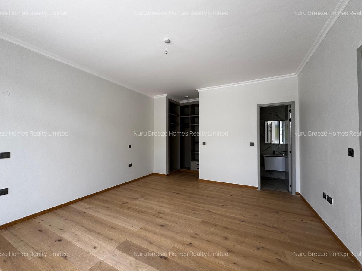 5 Bed Townhouse with En Suite in Lavington - 4