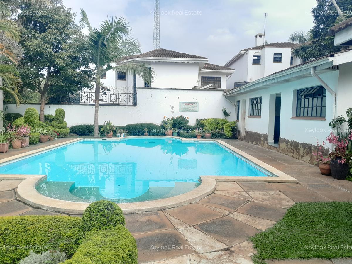4 Bed Townhouse with En Suite at Lavington - 1