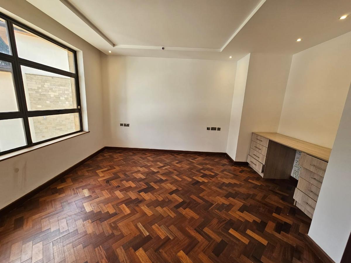 5 Bed Villa with En Suite in Lavington - 13