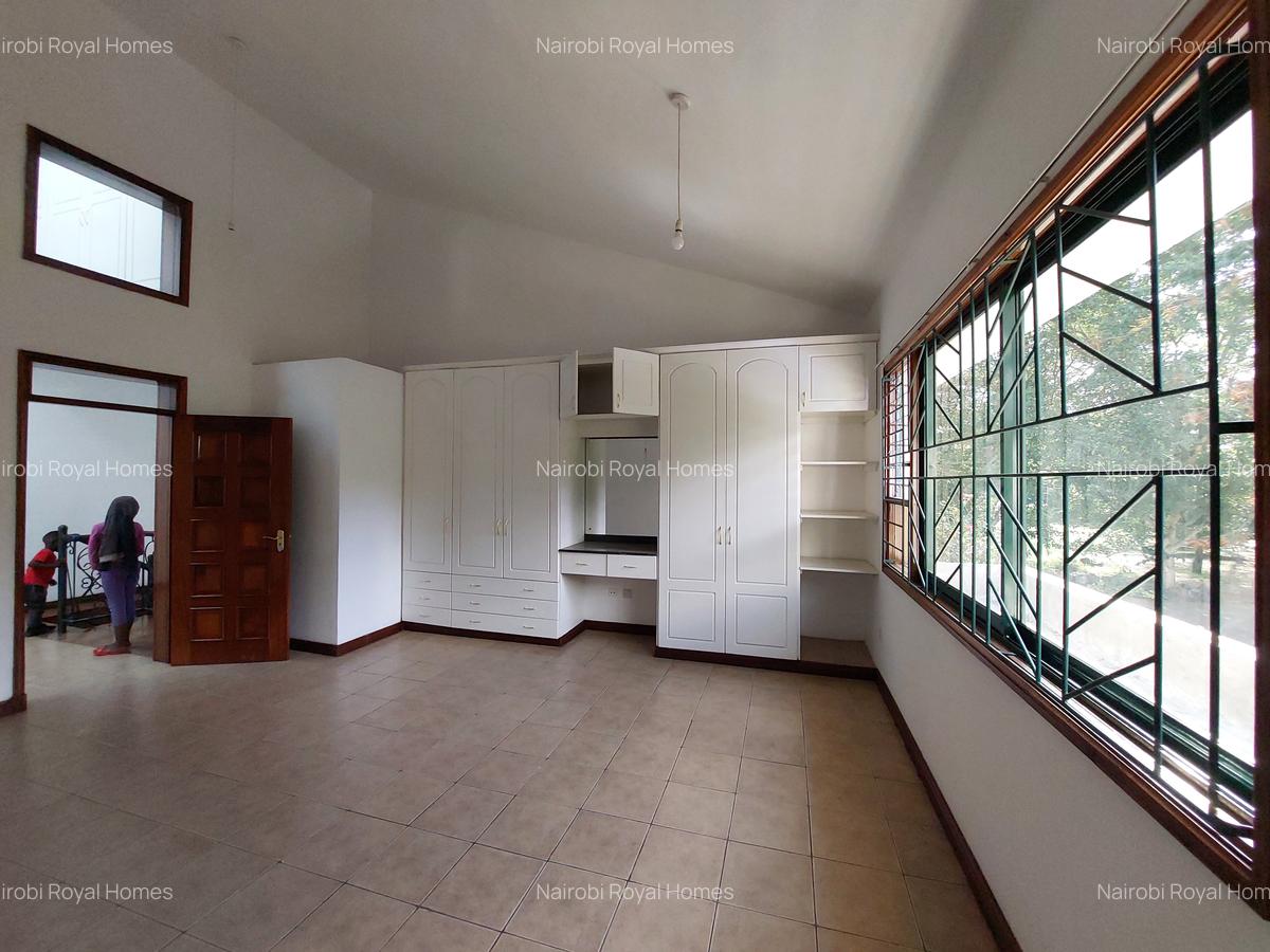 4 Bed Townhouse with En Suite at Gem Lane - 17