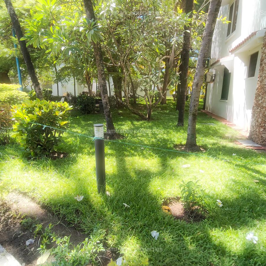 1 Bed Apartment with En Suite at Baobab Road - 4