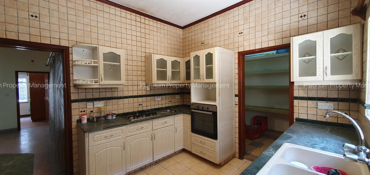 4 Bed Apartment with En Suite in Parklands - 8