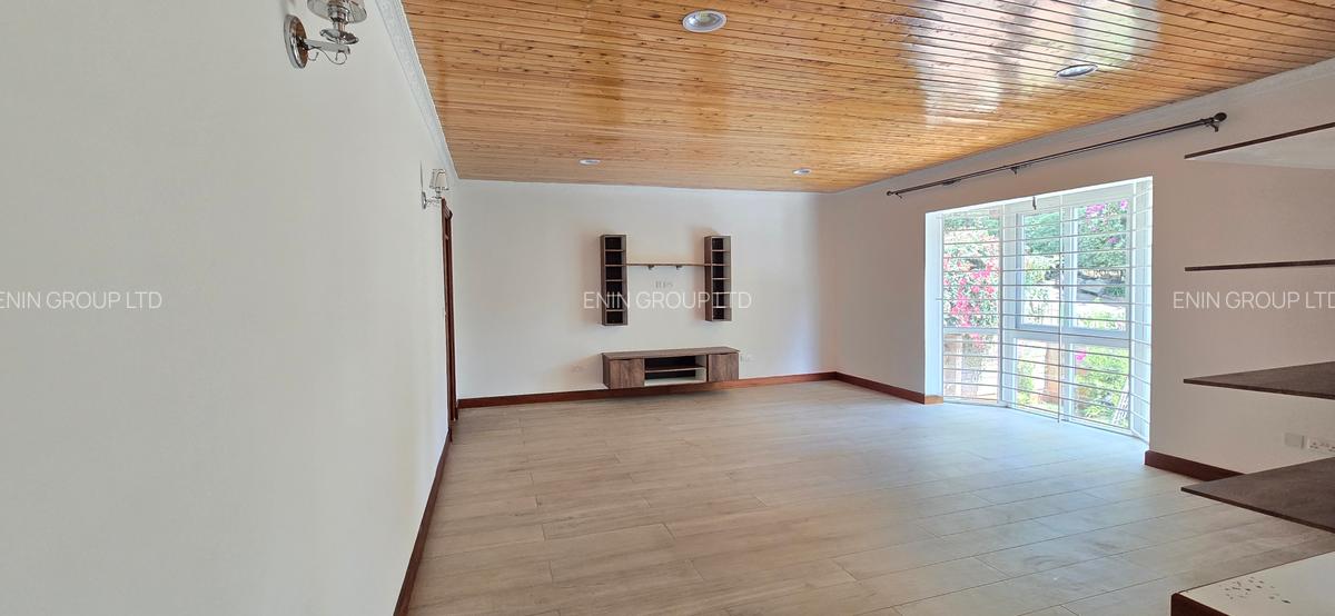 5 Bed Townhouse with En Suite at Lone Tree - 9