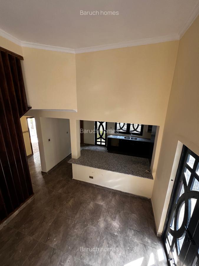4 Bed Villa with En Suite in Redhill - 13