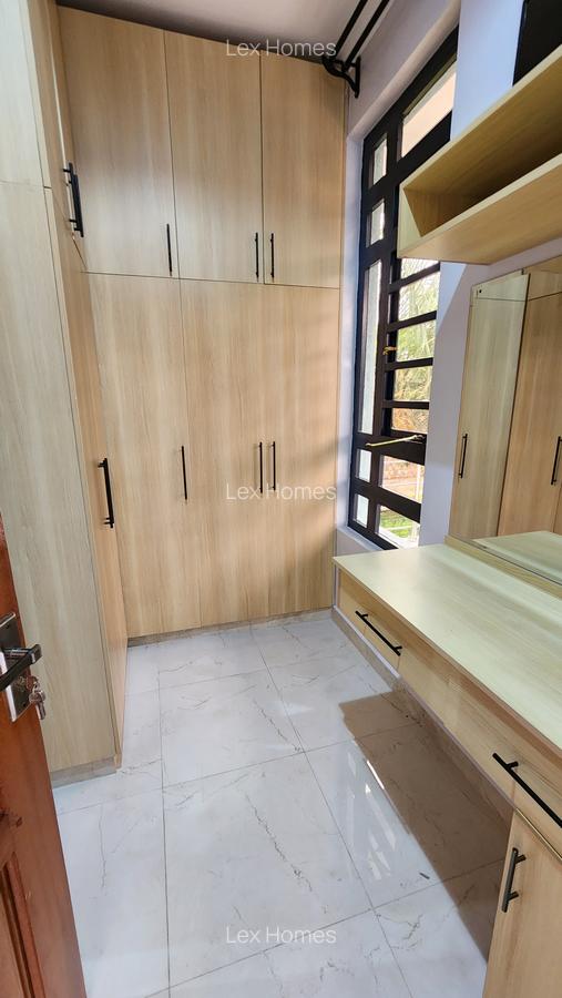 4 Bed House with En Suite at - 16