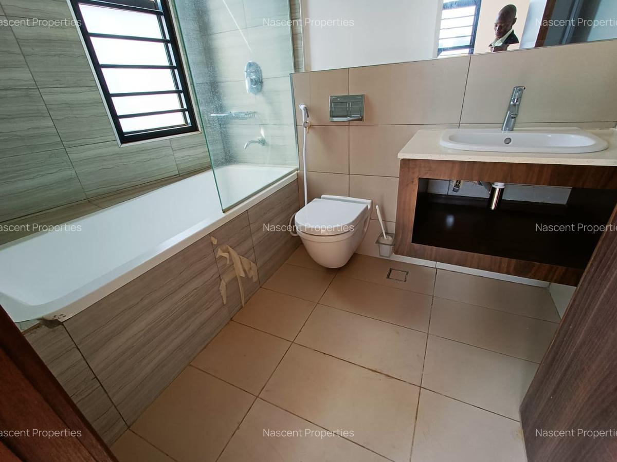 4 Bed House with En Suite at Garden Estate - 13