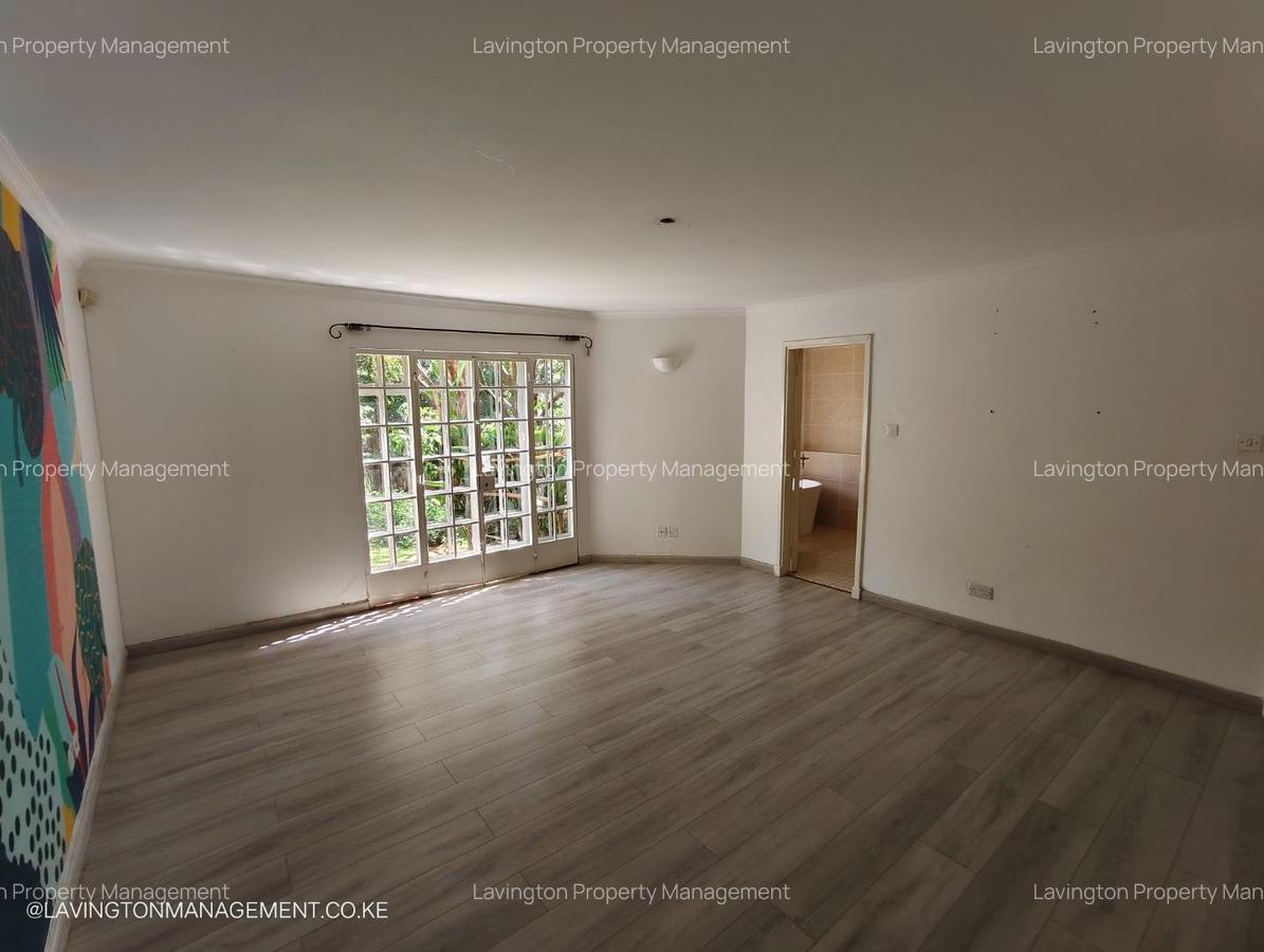 4 Bed House with En Suite at Lavington - 16