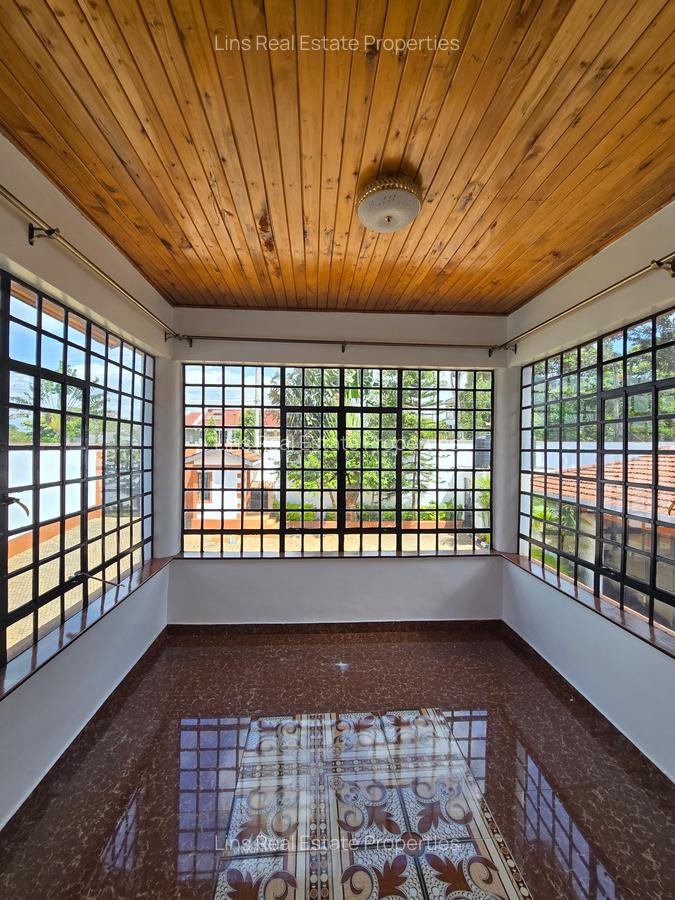 5 Bed House with En Suite in Runda - 11