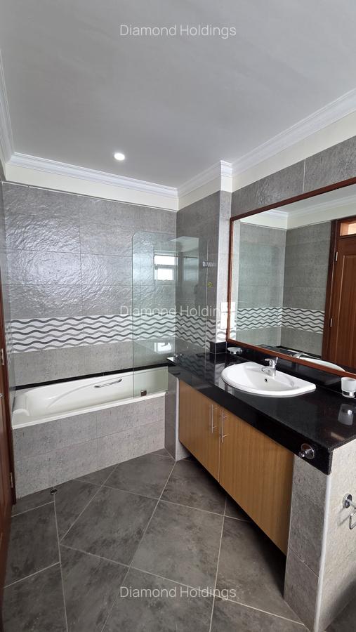 4 Bed Apartment with En Suite at Parklands - 15