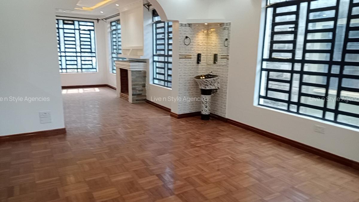 5 Bed Townhouse with En Suite in Runda - 6